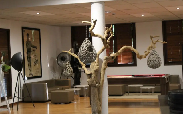 Enzo Amneville Saint Eloy By Kyriad Direct