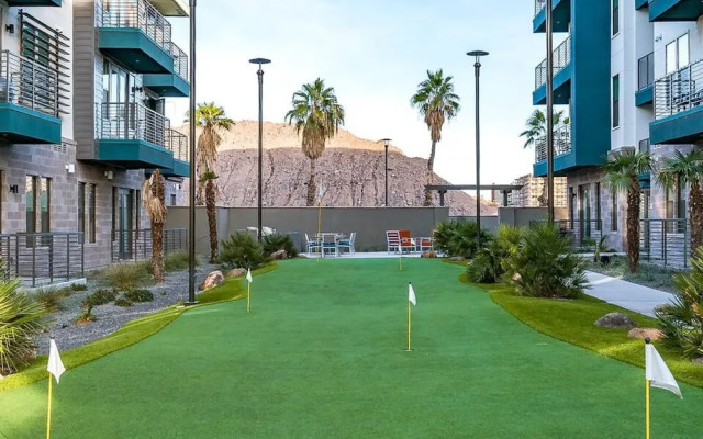 Modern Town Lake Penthouse by Cozysuites