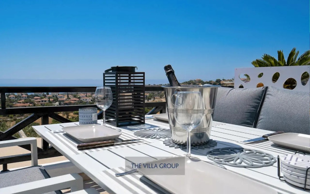 Thea Vista Apartment