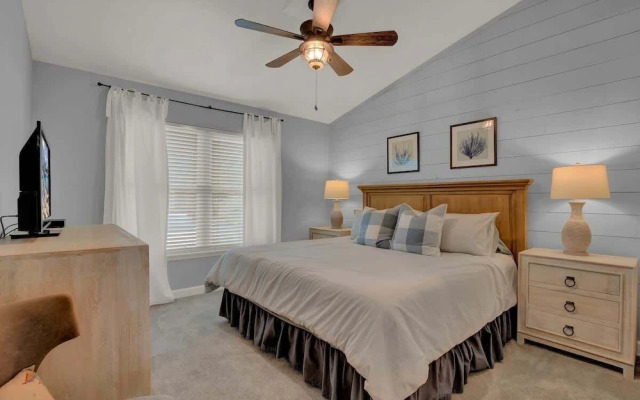 Fisherman Friend! - Coastal Condo - Views Await!