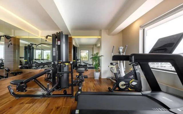 Hotel Thrive, A Tropical Courtyard