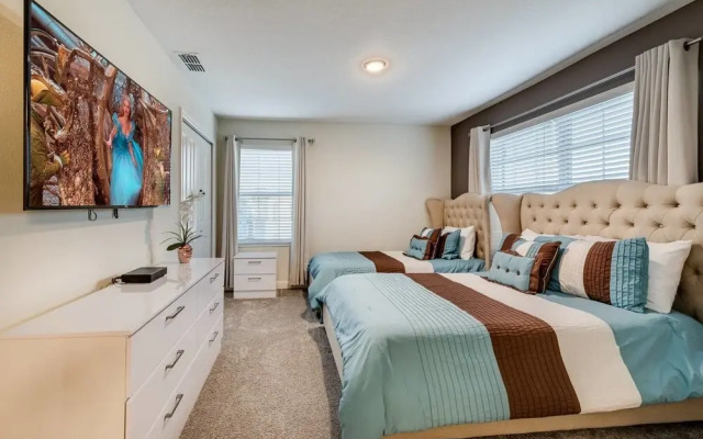 Elegant Home With Themed Bedrooms Near Disney
