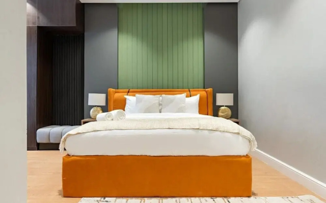 Central Stay With Parking & Stylish Design