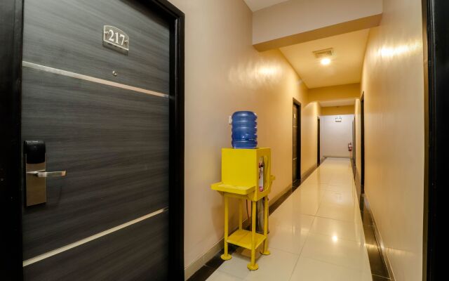 Blitz Hotel Batam Near Sultan Mahmud Ri'ayat Shah Mosque
