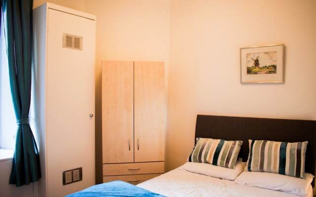 Bright 2 Bedroom Home in Edinburgh