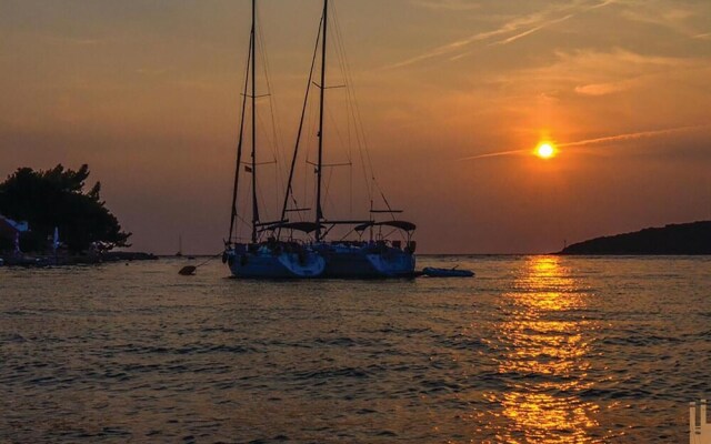 Stunning Home in Loviste With Wifi and 3 Bedrooms