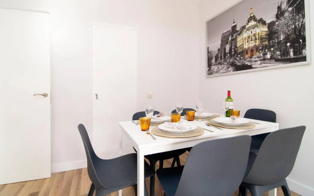 Sunny Apartment at the foot of Royal Palace by Batuecas