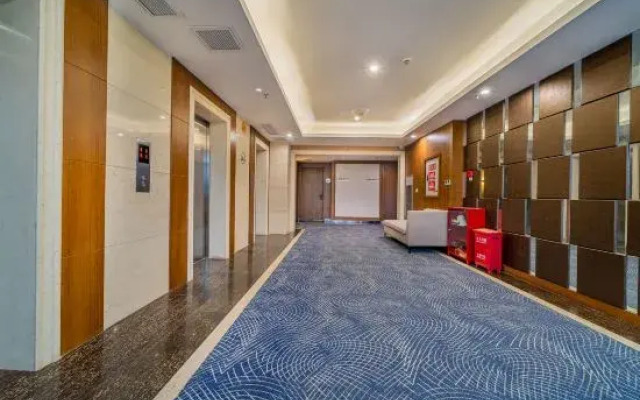 Starway Hotel (Chongqing Sanya Bay Metro Station Store)