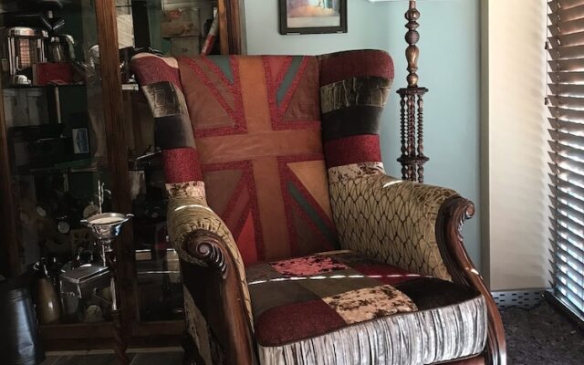 1940s Riverside Apartment