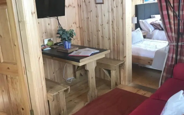 Cosy Countryside Log Cabin