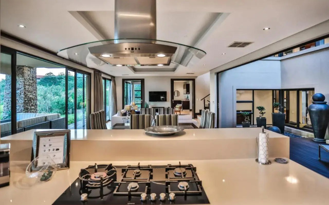 Zimbali 4 Bedroom with pool ZHB1