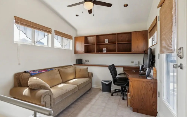 Family-Friendly South Loop Escape by RedAwning