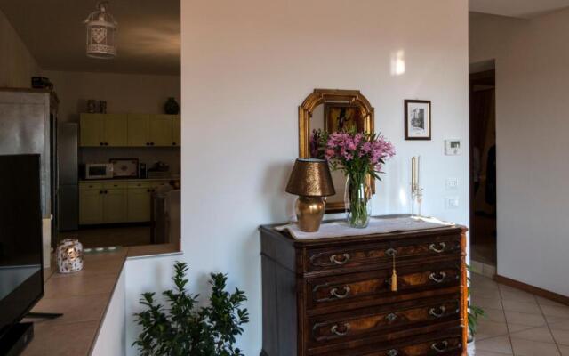 Casa Del Sole Appartamento N° 2 White And Gold Room