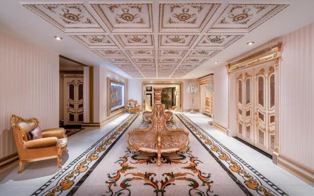 Les Ambassadeurs Marina Hotel & Casino
