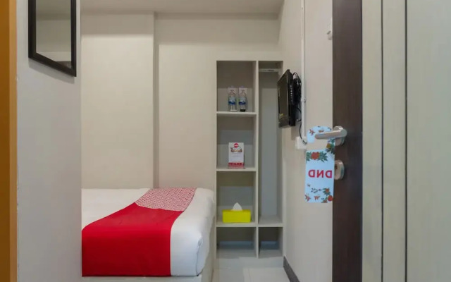 OYO 737 Kamar Keluarga Mahkota 8
