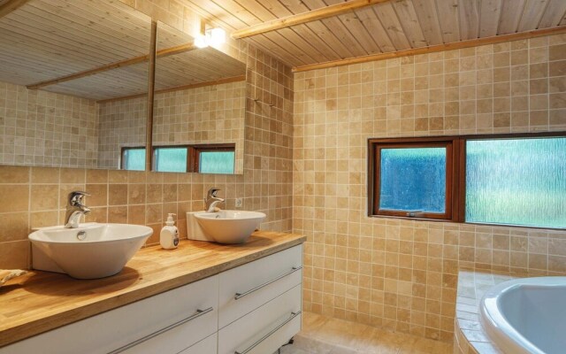 6 Person Holiday Home in Farevejle-by Traum