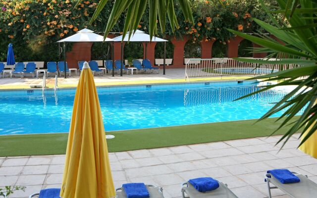 Navarria Hotel