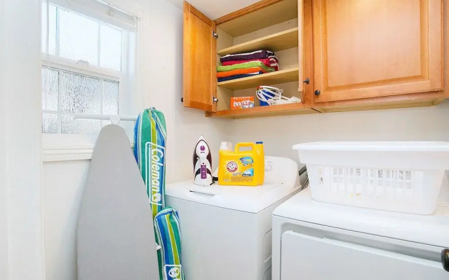 Multi-level 2br-fast Wifi-free Parking -cm-1