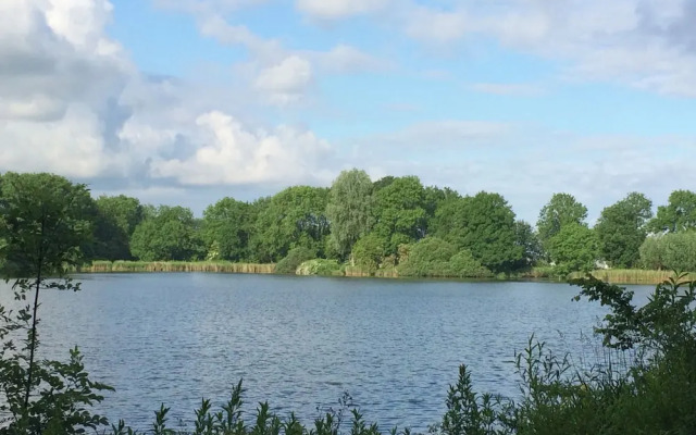 Beautiful Bungalow Near Alkmaar