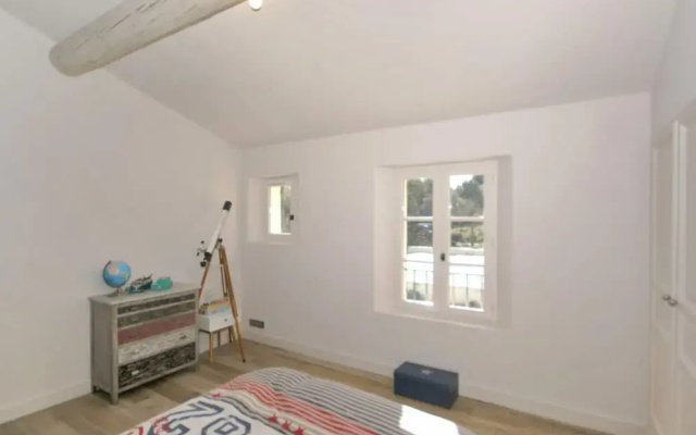 Beautiful Villa With Pool Near St.remy-de-provence