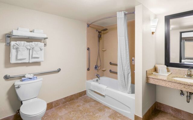 Comfort Suites Vacaville-Napa Valley Area