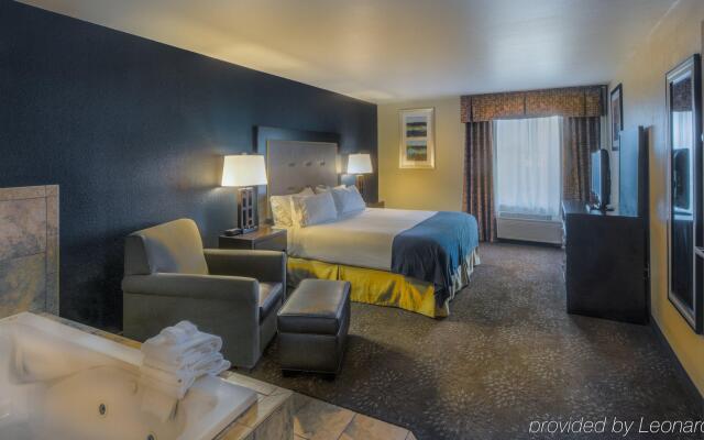 Country Inn & Suites by Radisson, South Haven, MI