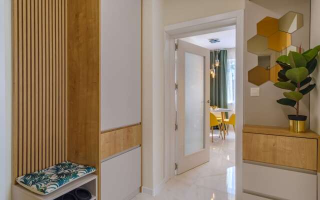FM Deluxe 2-BDR Apartment - Springtime