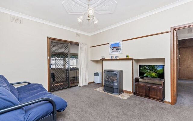 Kepal House - Budget friendly family home