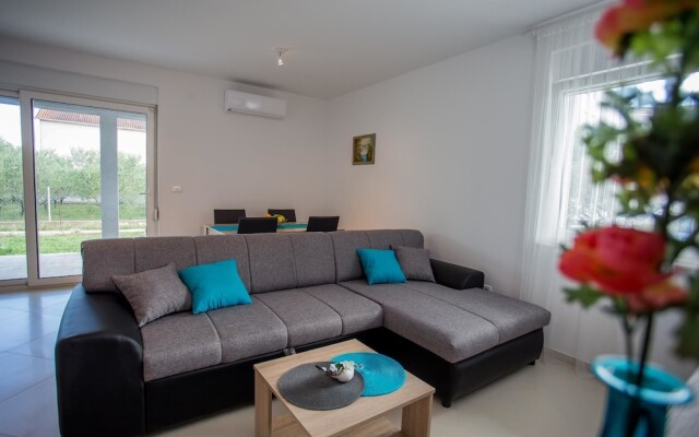 Enelani Apartments
