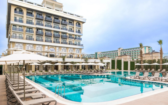 Serenity Queen Hotel