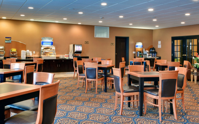 Holiday Inn Express Airport-Calgary, an IHG Hotel