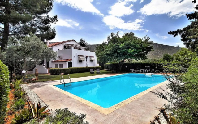 Beautiful Villa With Swimming Pool Near Nafplion
