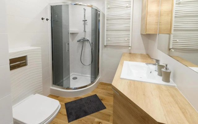 Apartament Jurajska Plaza, prywatne miejsce parkingowe , Targi