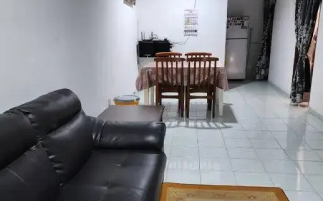 COZY HOME KLIA SEPANG with Aircond and Free Wi-Fi