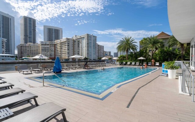 Beach Walk Resort Lux Apts by SV Rentals