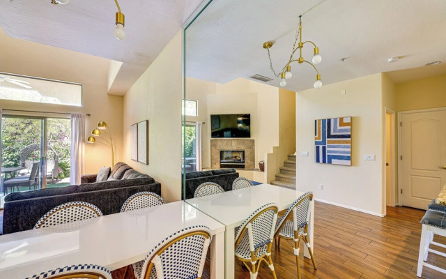 Chic Scottsdale Townhome w/ Patio & Pool Access!