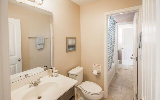 Oakview 4213 6 Br villa by RedAwning