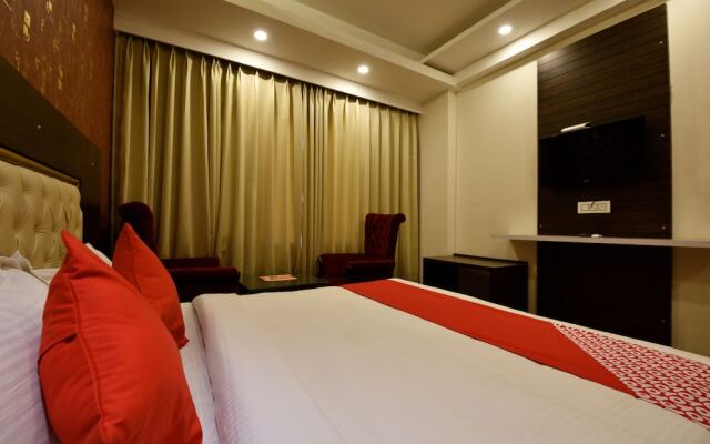 OYO 17099 Ambika Residency