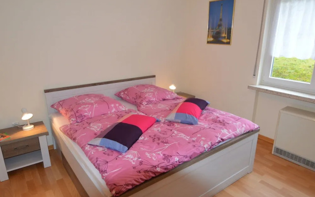 Spacious Holiday Home in Schillingen with Garden