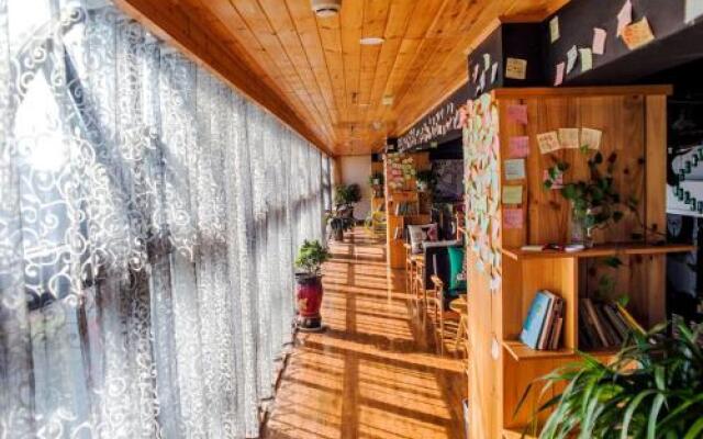 Luoyang Anximen Young Hostel