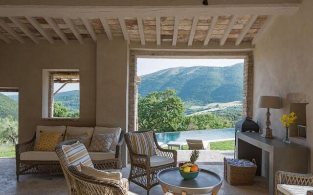 Luxury Villa Inside a Splendid Estate-villa Piuma