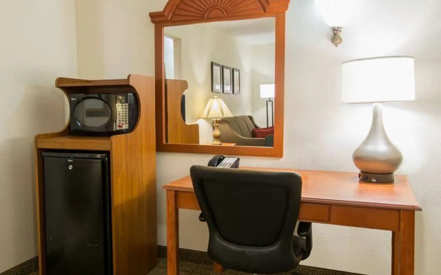 Comfort Suites