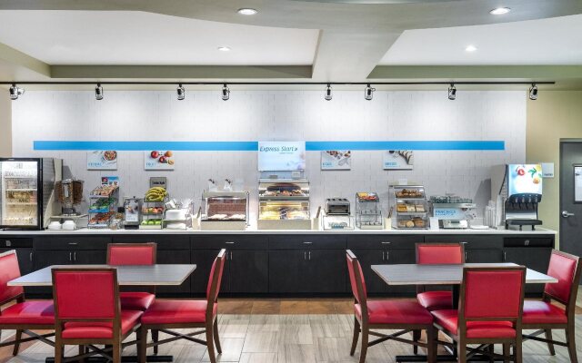 Holiday Inn Express & Suites Lakeland South by IHG