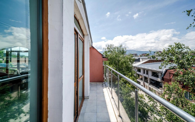 Bulhotel house with garden