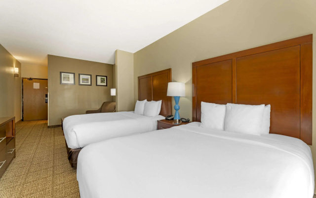 Comfort Suites Near Vancouver Mall
