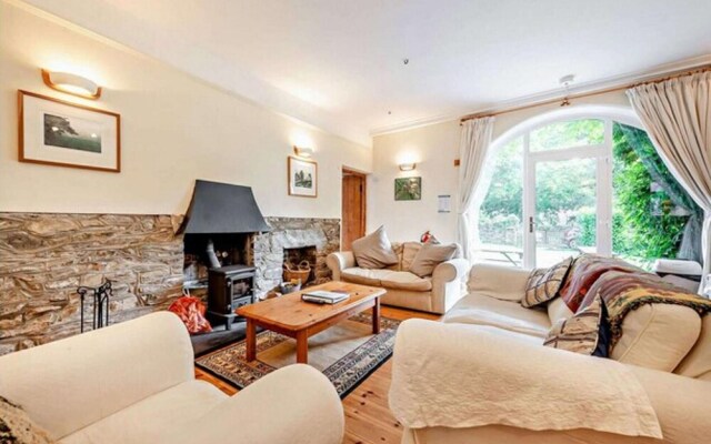 Comfortable Airy 5-bed Apartment in Llandysul