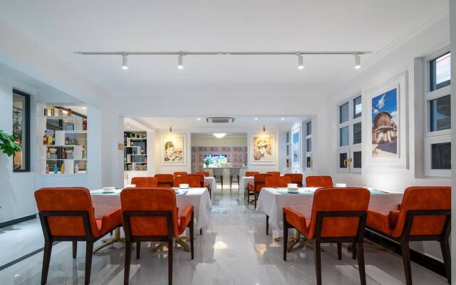 Dali T Hotel