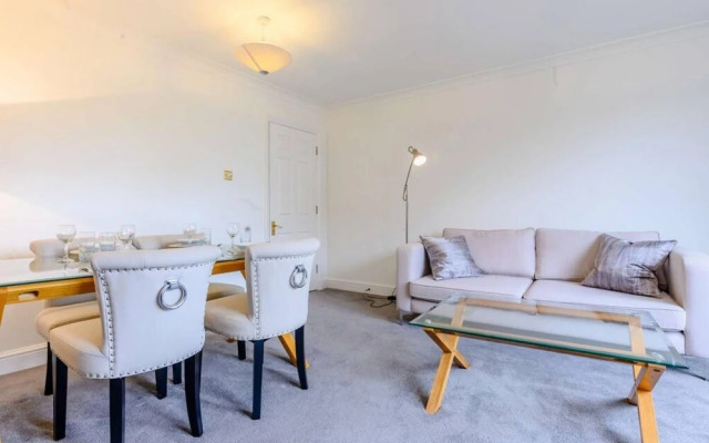 Spacious 2 Bedroom Flat in Kensington