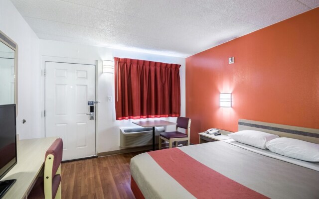 Motel 6 Chicago Southwest - Aurora