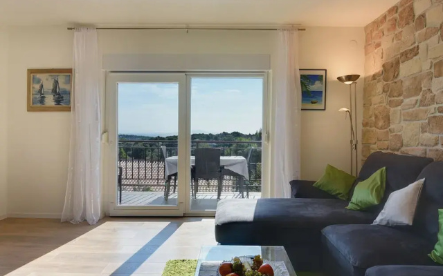 Apartment With Balcony and sea View